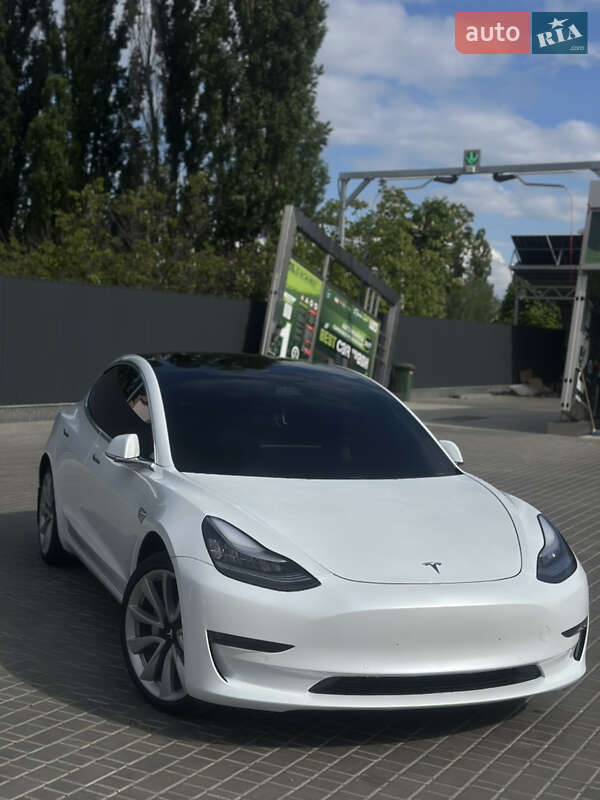 Седан Tesla Model 3 2020 в 