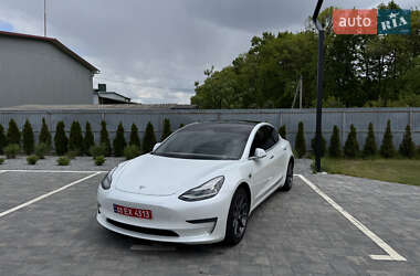 Седан Tesla Model 3 2020 в 