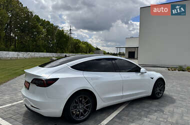 Седан Tesla Model 3 2020 в 