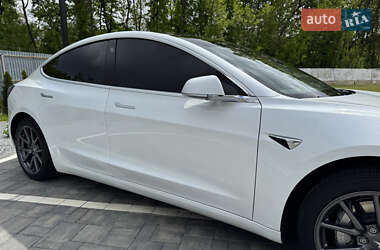 Седан Tesla Model 3 2020 в 