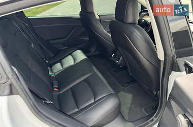 Седан Tesla Model 3 2020 в 
