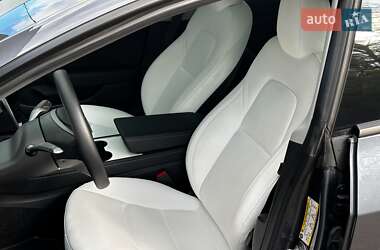 Седан Tesla Model 3 2023 в 