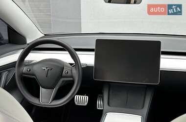 Седан Tesla Model 3 2023 в 