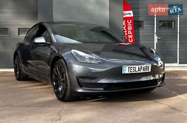 Седан Tesla Model 3 2023 в 