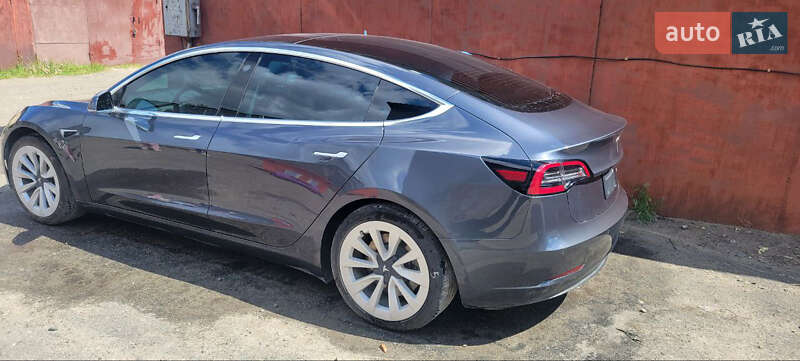 Седан Tesla Model 3 2018 в Києві