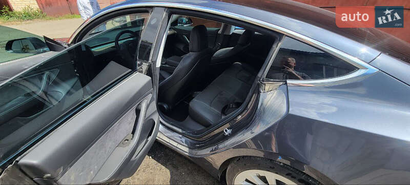 Седан Tesla Model 3 2018 в Києві