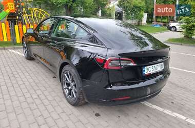 Седан Tesla Model 3 2021 в 