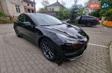 Седан Tesla Model 3 2021 в 