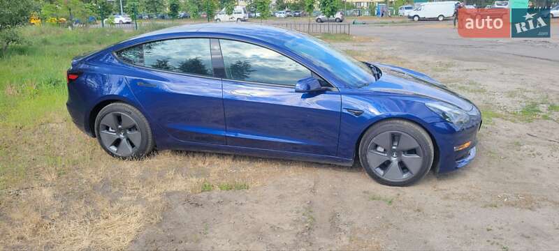 Седан Tesla Model 3 2023 в Киеве