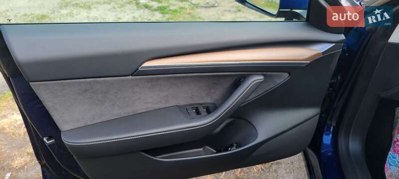 Седан Tesla Model 3 2023 в Киеве