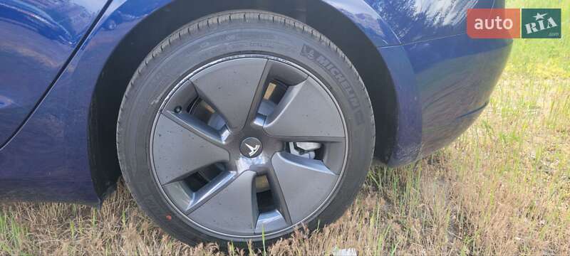 Седан Tesla Model 3 2023 в Киеве