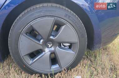 Седан Tesla Model 3 2023 в 
