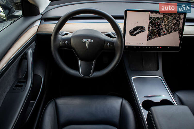 Седан Tesla Model 3 2022 в Львове