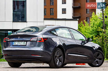 Седан Tesla Model 3 2022 в 