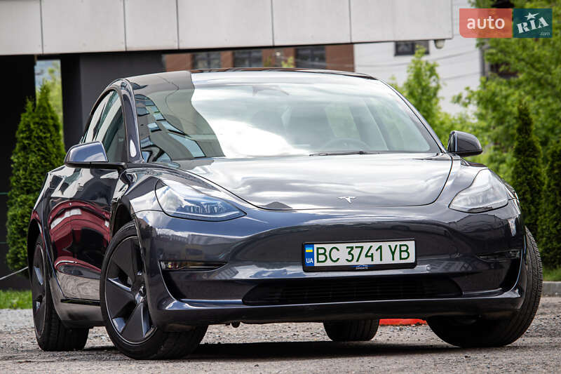 Седан Tesla Model 3 2022 в Львове