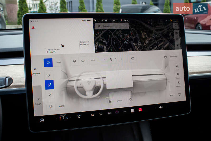 Седан Tesla Model 3 2022 в Львове