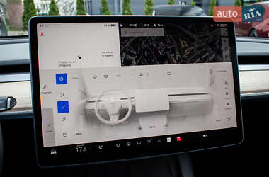 Седан Tesla Model 3 2022 в 