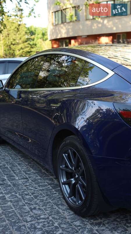 Седан Tesla Model 3 2019 в Дніпрі