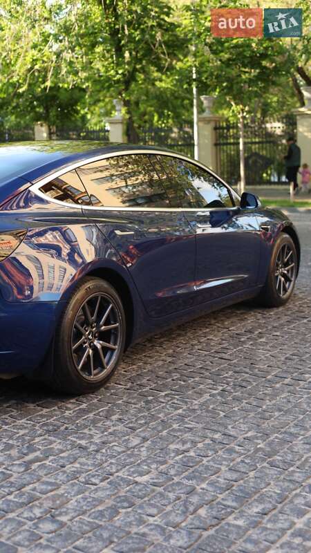 Седан Tesla Model 3 2019 в Дніпрі