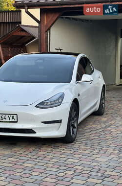 Седан Tesla Model 3 2019 в Ужгороде