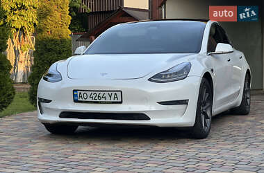 Седан Tesla Model 3 2019 в 