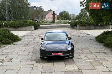 Седан Tesla Model 3 2024 в 