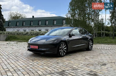 Седан Tesla Model 3 2024 в 