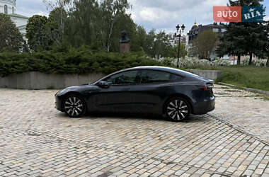Седан Tesla Model 3 2024 в 