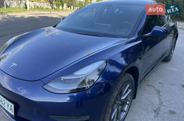 Седан Tesla Model 3 2023 в 