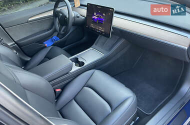 Седан Tesla Model 3 2023 в 
