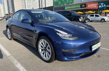 Седан Tesla Model 3 2022 в 