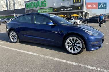 Седан Tesla Model 3 2022 в 