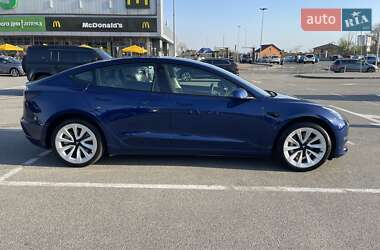 Седан Tesla Model 3 2022 в 