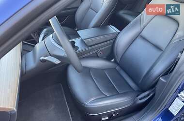 Седан Tesla Model 3 2022 в 
