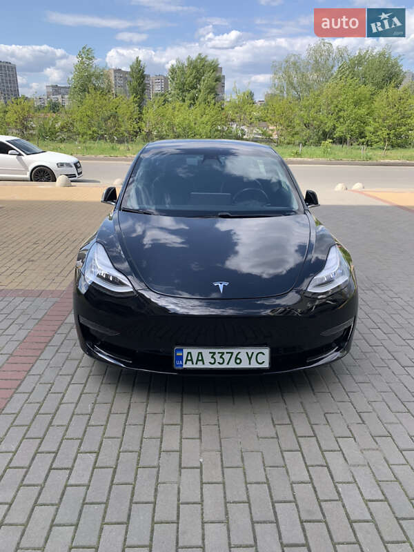 Седан Tesla Model 3 2019 в Киеве
