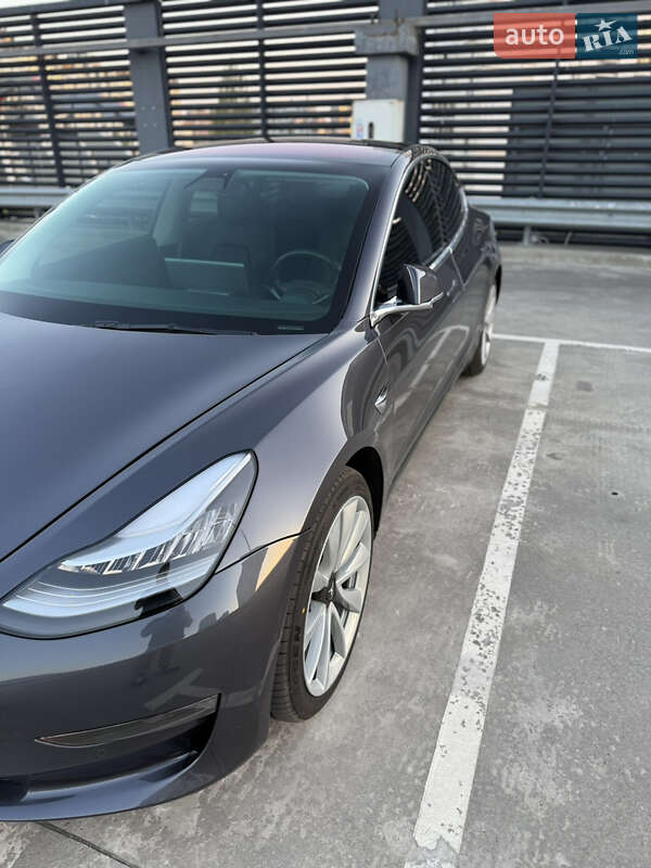 Седан Tesla Model 3 2018 в Києві