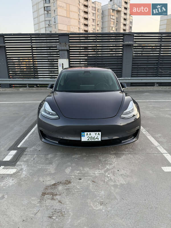 Седан Tesla Model 3 2018 в Києві