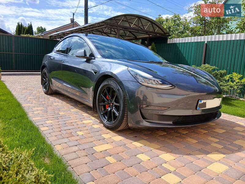 Седан Tesla Model 3 2019 в Киеве