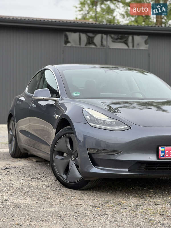 Седан Tesla Model 3 2019 в Рівному