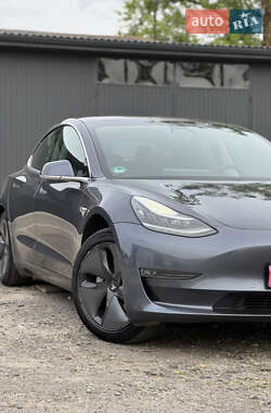 Седан Tesla Model 3 2019 в 