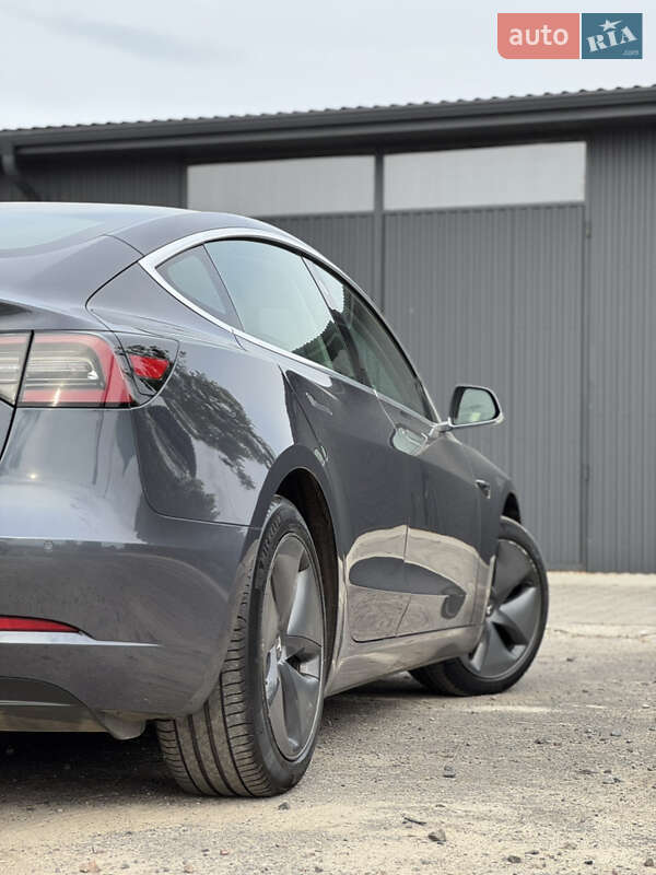 Седан Tesla Model 3 2019 в Рівному