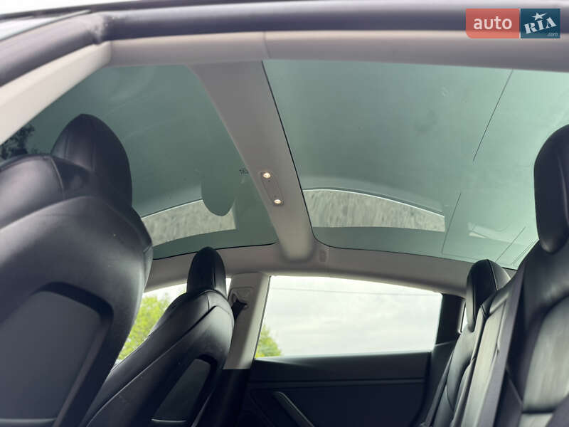Седан Tesla Model 3 2019 в Рівному
