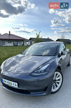 Седан Tesla Model 3 2023 в Коростене