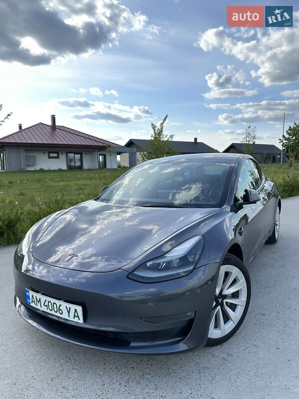 Tesla Model 3 2023
