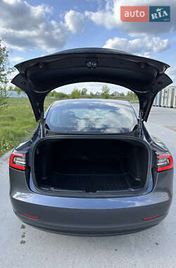 Седан Tesla Model 3 2023 в 