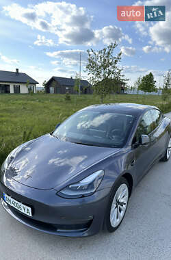 Седан Tesla Model 3 2023 в 