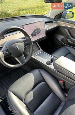 Седан Tesla Model 3 2023 в 