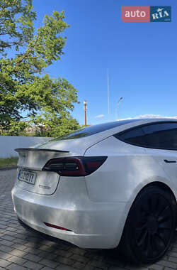 Седан Tesla Model 3 2021 в 