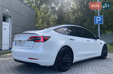 Седан Tesla Model 3 2021 в 