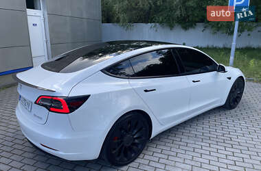 Седан Tesla Model 3 2021 в 